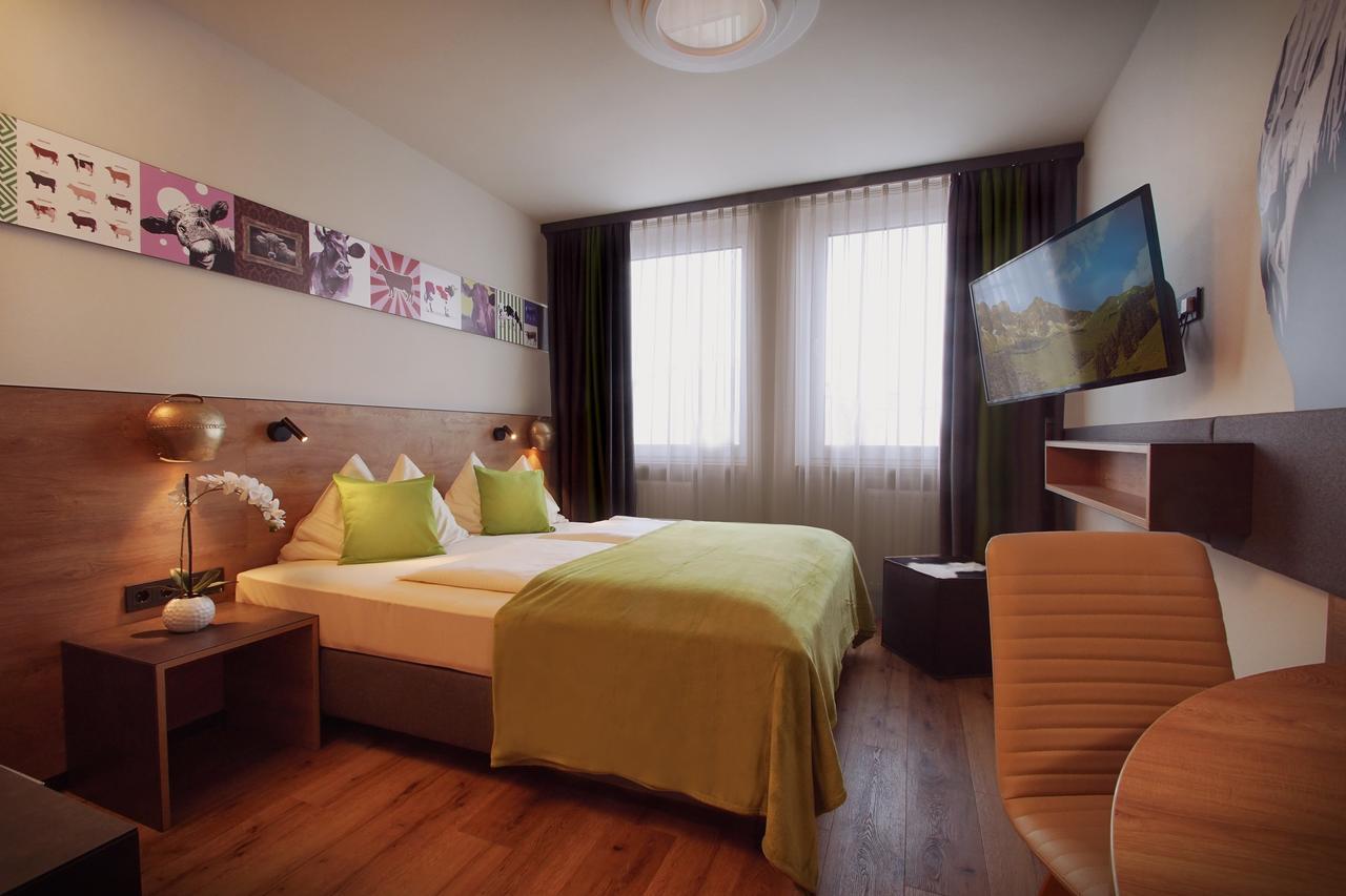 Double Room Queen Size Bed
